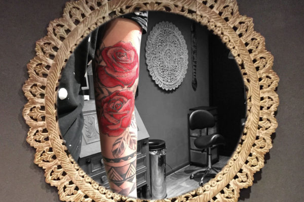 ♂ Roses colored tattoo