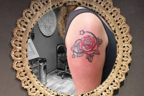 ♀ Rose with rosary tattoo