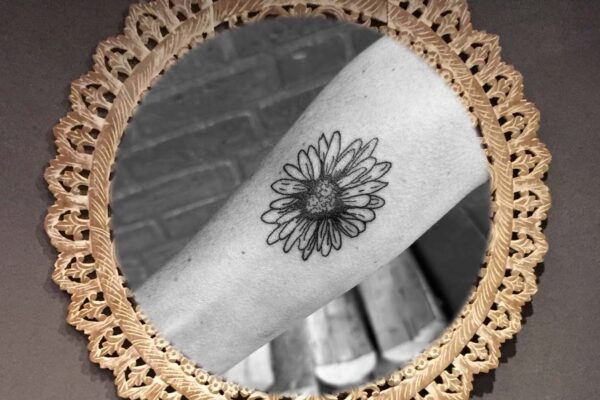 ♀ Flower with heart tattoo